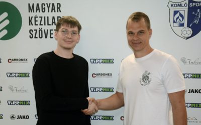 Két fiatal már aláírt